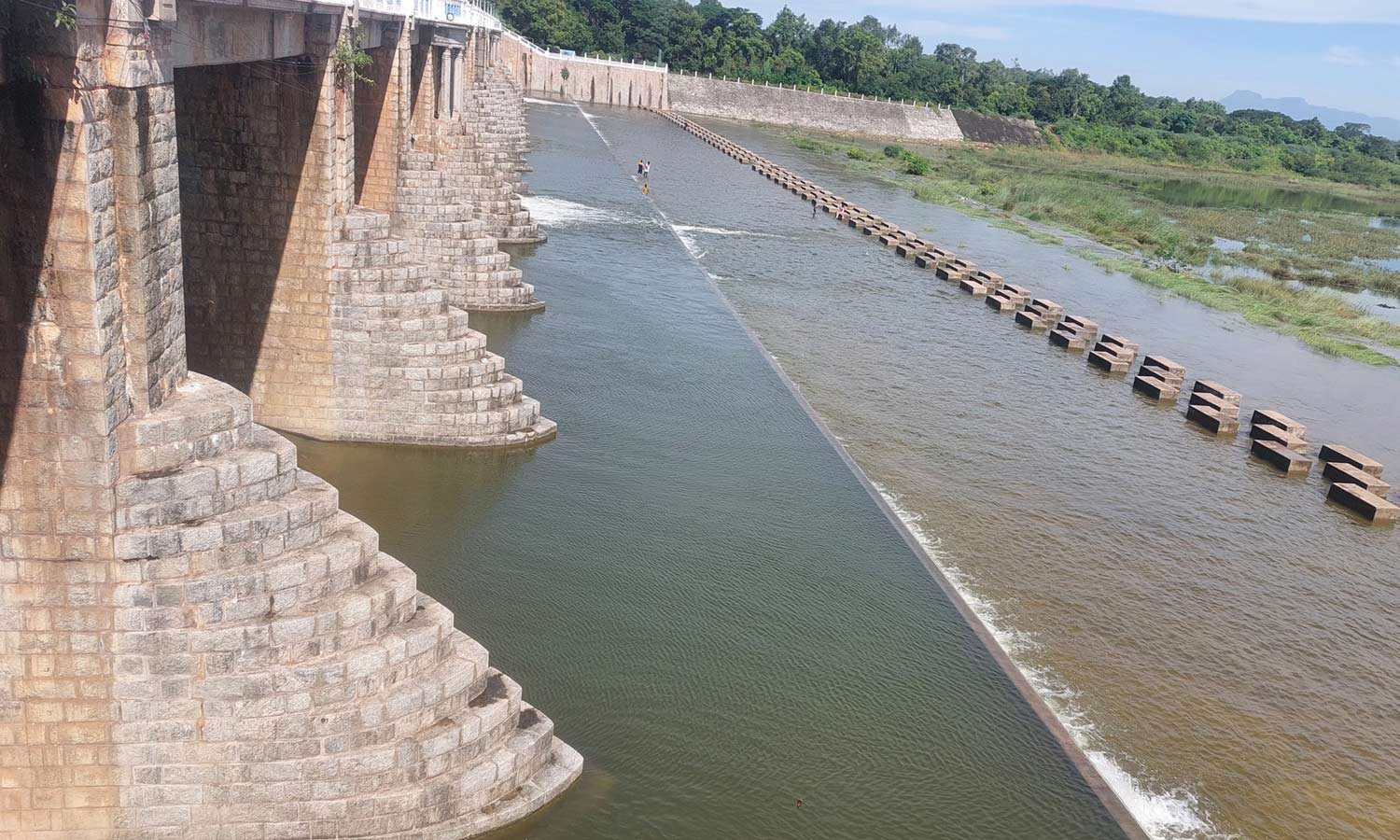 பூண்டி ஏரியில் உபரிநீர் திறப்பு 500 கன அடியாக குறைந்தது | poondi lake ...