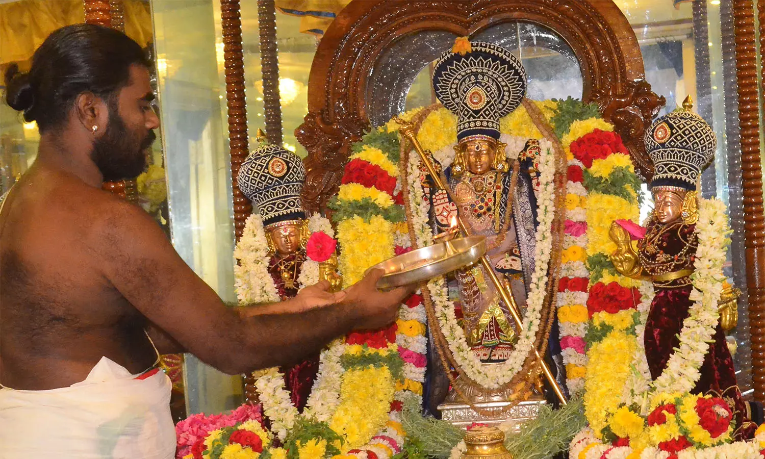 புரட்டாசி சனிக்கிழமை-கோவை பெருமாள் கோவில்களில் சிறப்பு வழிபாடு புரட்டாசி சனிக்கிழமை-கோவை பெருமாள் கோவில்களில் சிறப்பு வழிபாடு