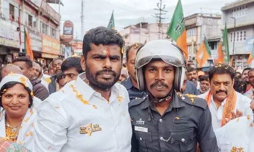 அண்ணாமலையுடன் புகைப்படம் எடுத்த போலீஸ்காரர் மீது நடவடிக்கை