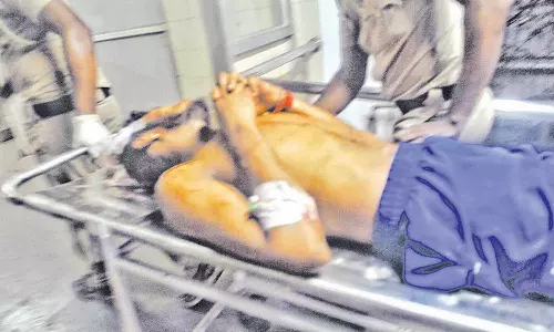 காலாப்பட்டு சிறையில் கைதிகள் மோதல்- 2 பேர் படுகாயம் போலீசார் விசாரணை