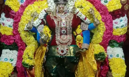 மேல்மலையனூர் அங்காளபரமேஸ்வரி அம்மன் கோவிலில் பவுர்ணமி பூஜை