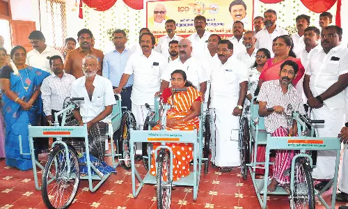 கருணாநிதி நூற்றாண்டு விழா - மாற்றுத்திறனாளிகளுக்கு நலத்திட்ட உதவிகள்