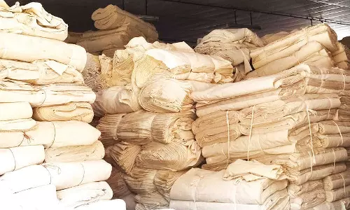 உலக வர்த்தகம் பாதிப்பால் திருப்பூர்-கோவையில் ரூ.1000 கோடி மதிப்பிலான காடாத்துணிகள் தேக்கம்