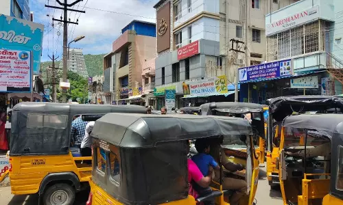 திருவண்ணாமலையில் கடும் போக்குவரத்து நெரிசல்