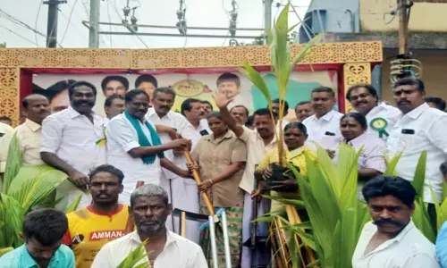 குற்றாலத்தில் தி.மு.க. சார்பில் 120 பேருக்கு  நலத்திட்ட உதவிகள்