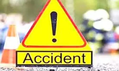 பைக் மோதிய விபத்தில் குழந்தை உள்பட 5 பேர் காயம்