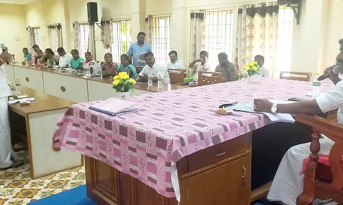 நடுநிலைப்பள்ளி மாணவ, மாணவிகளுக்கு காலை சிற்றுண்டி வழங்க வேண்டும்-நகர்மன்ற தலைவர் வலியுறுத்தல்