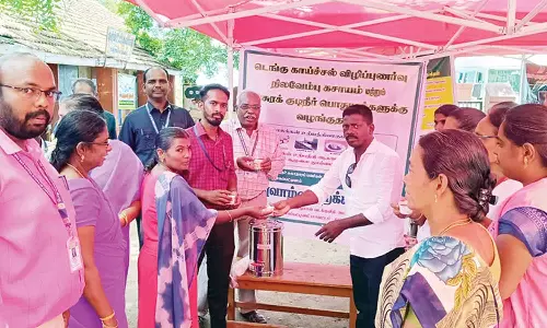 பொதுமக்களுக்கு நிலவேம்பு கசாயம் வழங்கல்