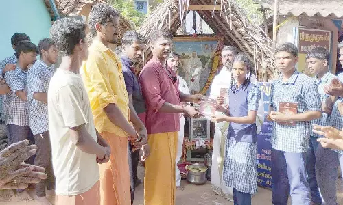 தேர்வில் சிறப்பிடம் பிடித்த மாணவர்களுக்கு பரிசு வழங்கல்