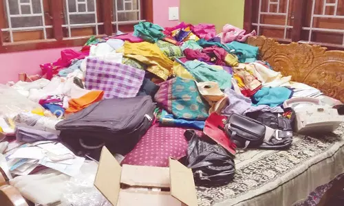 பூட்டிய வீட்டில் 100 பவுன் நகைகள் கொள்ளை