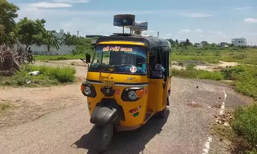 பொருளை எடுத்தவங்க அதே இடத்துல வச்சிருங்க ஆட்டோவில்  தெருத்தெருவாக ஒலிபெருக்கி