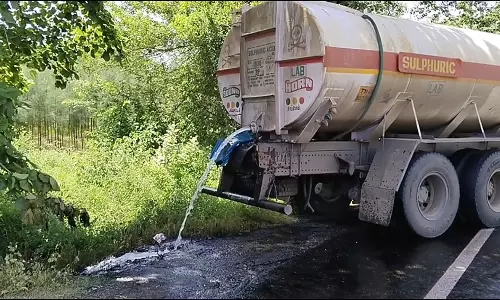 திண்டிவனம் அருகே இன்று காலை லாரி மீது அரசு பஸ் மோதி விபத்து