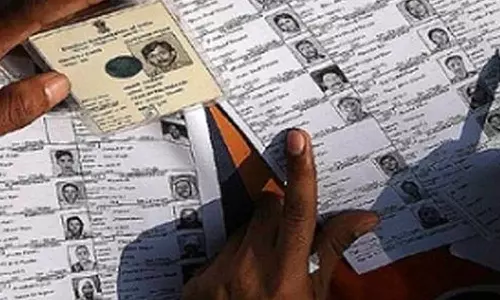 புதிய வாக்காளர்களை சேர்க்கும் பணியில் தி.மு.க.வினர் முழுமையாக ஈடுபட வேண்டும்- தி.மு.க. தலைமைக்கழகம் அறிக்கை