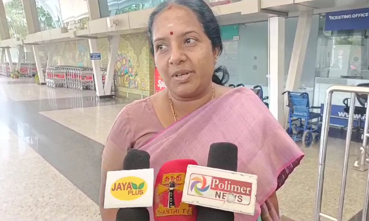 வானதி சீனிவாசன் திடீர் டெல்லி பயணம்