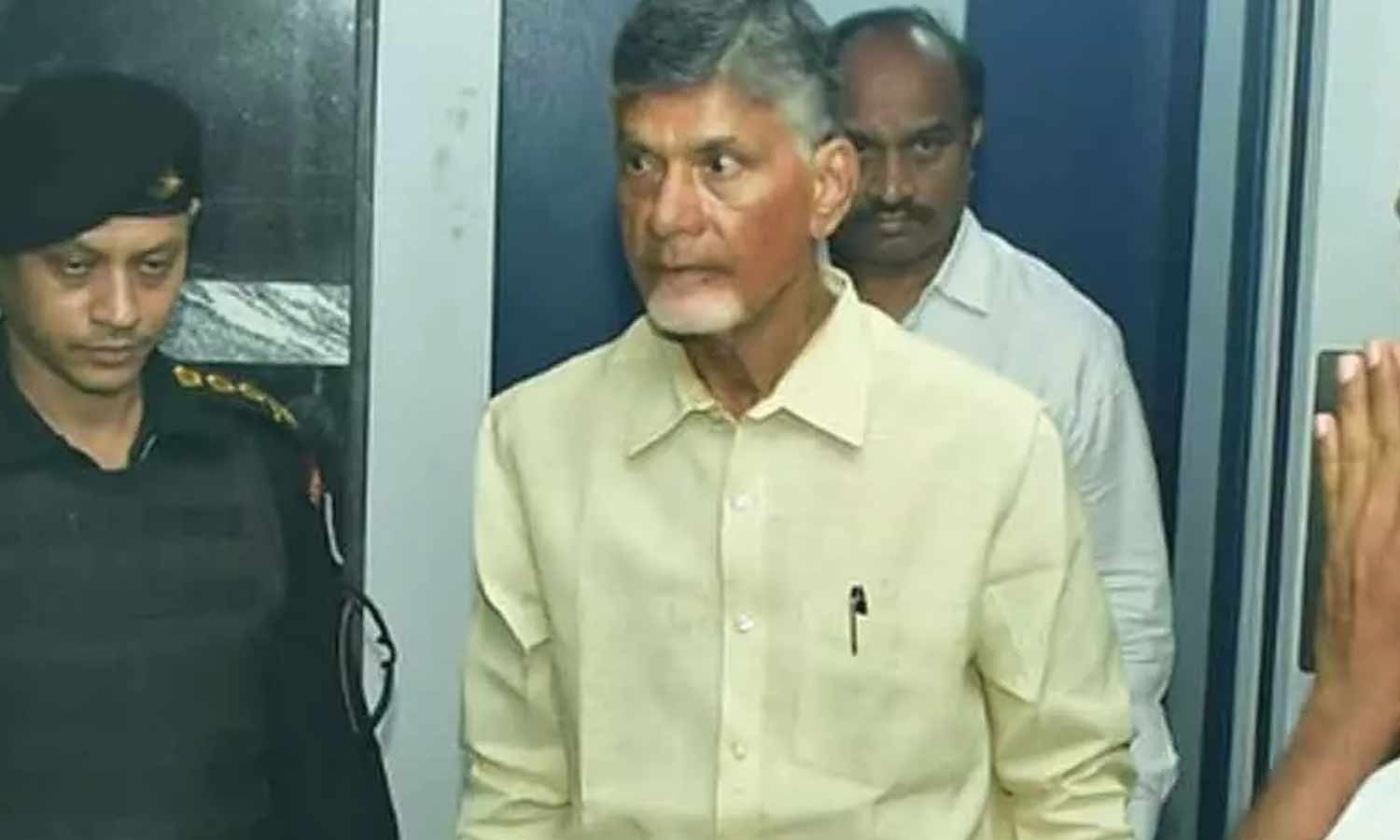 கைது செய்யப்பட்டதை கண்டித்து நாளை சந்திரபாபு நாயுடு, தெலுங்கு கட்சியினர் உண்ணாவிரதம் அறிவிப்பு