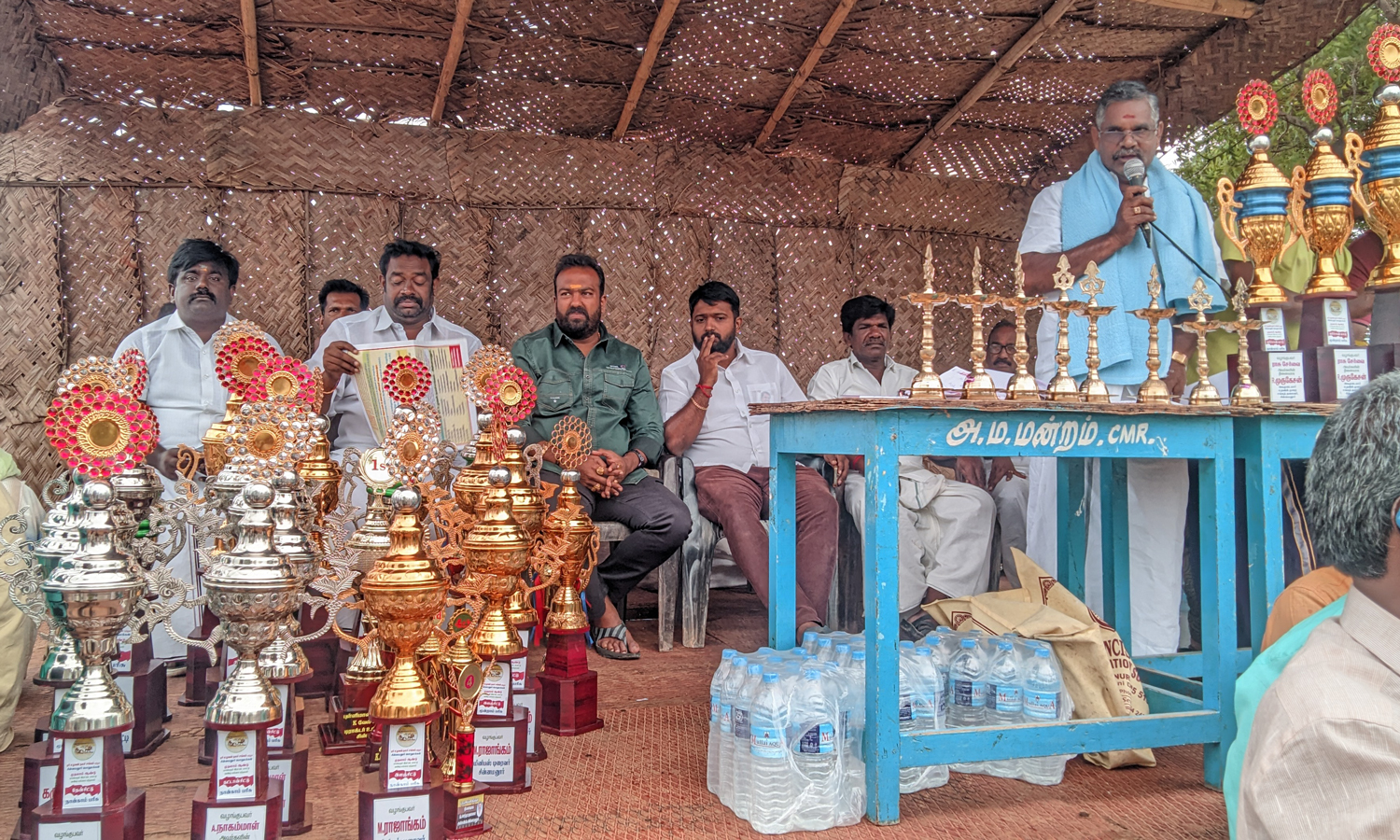 சின்னமனூரில் இரட்ைட மாட்டு வண்டி பந்தயம்