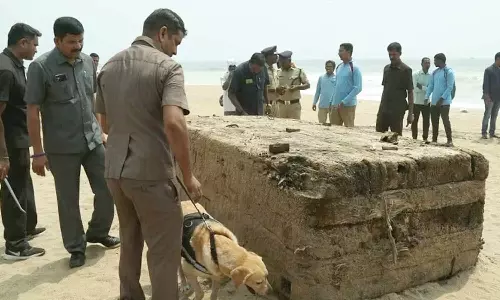 விசாகப்பட்டினம் கடற்கரையில் ஒதுங்கிய 100 கிலோ மர்ம மரப்பெட்டி