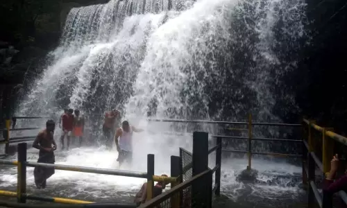 சுருளி அருவியில் சாரல் விழா கலை நிகழ்ச்சி, விைளயாட்டுப் போட்டிகள்