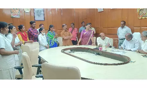 முதலமைச்சர் உறுதிமொழி - ஒப்பந்த நர்சுகள் போராட்டம் வாபஸ்