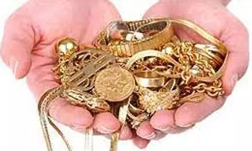 போலி தங்க நகை கொடுத்து பணம் கேட்ட முதியவர் கைது