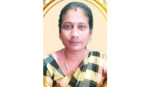 நடந்து சென்ற நர்சு மீது கார் மோதி பலி