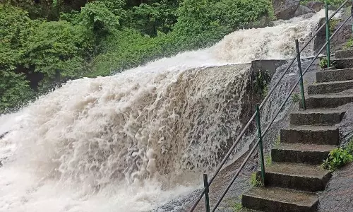 திடீர் வெள்ளப்பெருக்கு: கோவை குற்றாலம் தற்காலிகமாக மூடல்