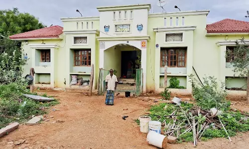 விவசாயி வீட்டின் பூட்டை உடைத்து நகை-பணம் கொள்ளை