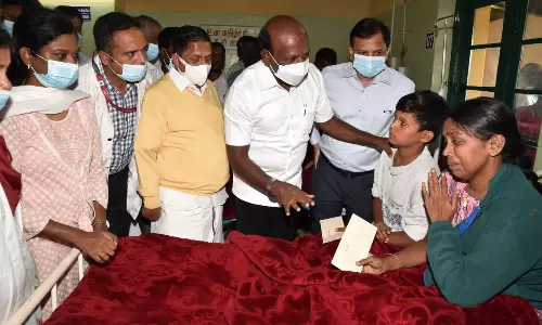 குன்னூர் பஸ் விபத்தில் காயமடைந்தவர்களை நேரில் சந்தித்து ஆறுதல் கூறிய அமைச்சர் மா.சுப்பிரமணியன்