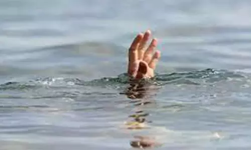 மேட்டூர் காவிரி ஆற்றில் மூழ்கியபோலீஸ்காரரை தேடும் பணி 2-வது நாளாக தீவிரம்