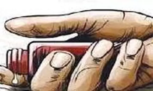 ஊராட்சி மன்ற செயலாளர் தற்கொலை முயற்சி