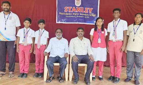 மாவட்ட அளவிலான கேரம் போட்டிகளில் ஸ்டான்லி பள்ளி மாணவர்கள் சாதனை மாநில அளவிலான போட்டிக்கு தகுதி