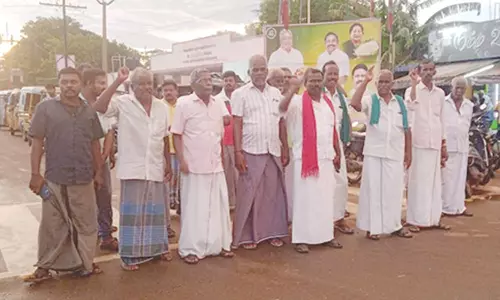 பூதலூரில் விவசாயிகள் ஆர்ப்பாட்டம்