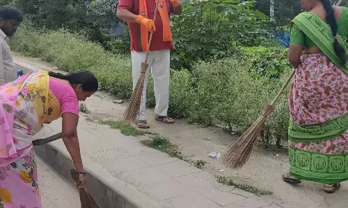 சென்னையில் 500 இடங்களில் பா.ஜனதாவினர் தூய்மைப்பணி: பள்ளி, பூங்காக்கள், தெருக்களை சுத்தம் செய்தார்கள்