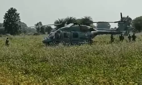 திடீர் கோளாறு.. அவசரமாக ஏரி ஓரமாக தரையிறங்கிய இந்திய வான்படை ஹெலிகாப்டர்