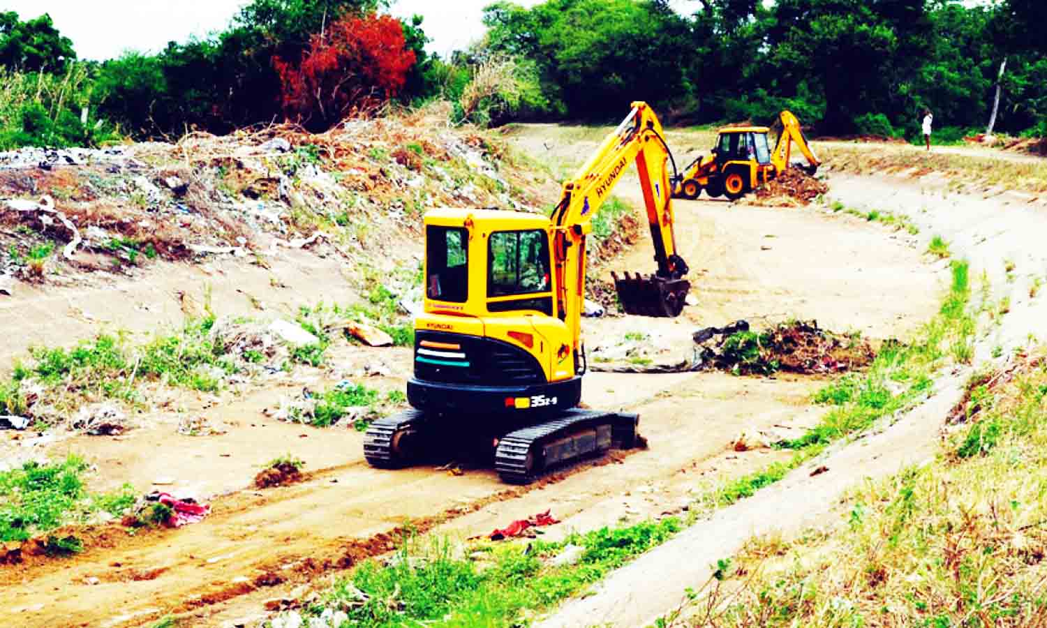 அமராவதி பிரதான கால்வாய் தூர்வாரும் பணிகள் தீவிரம்