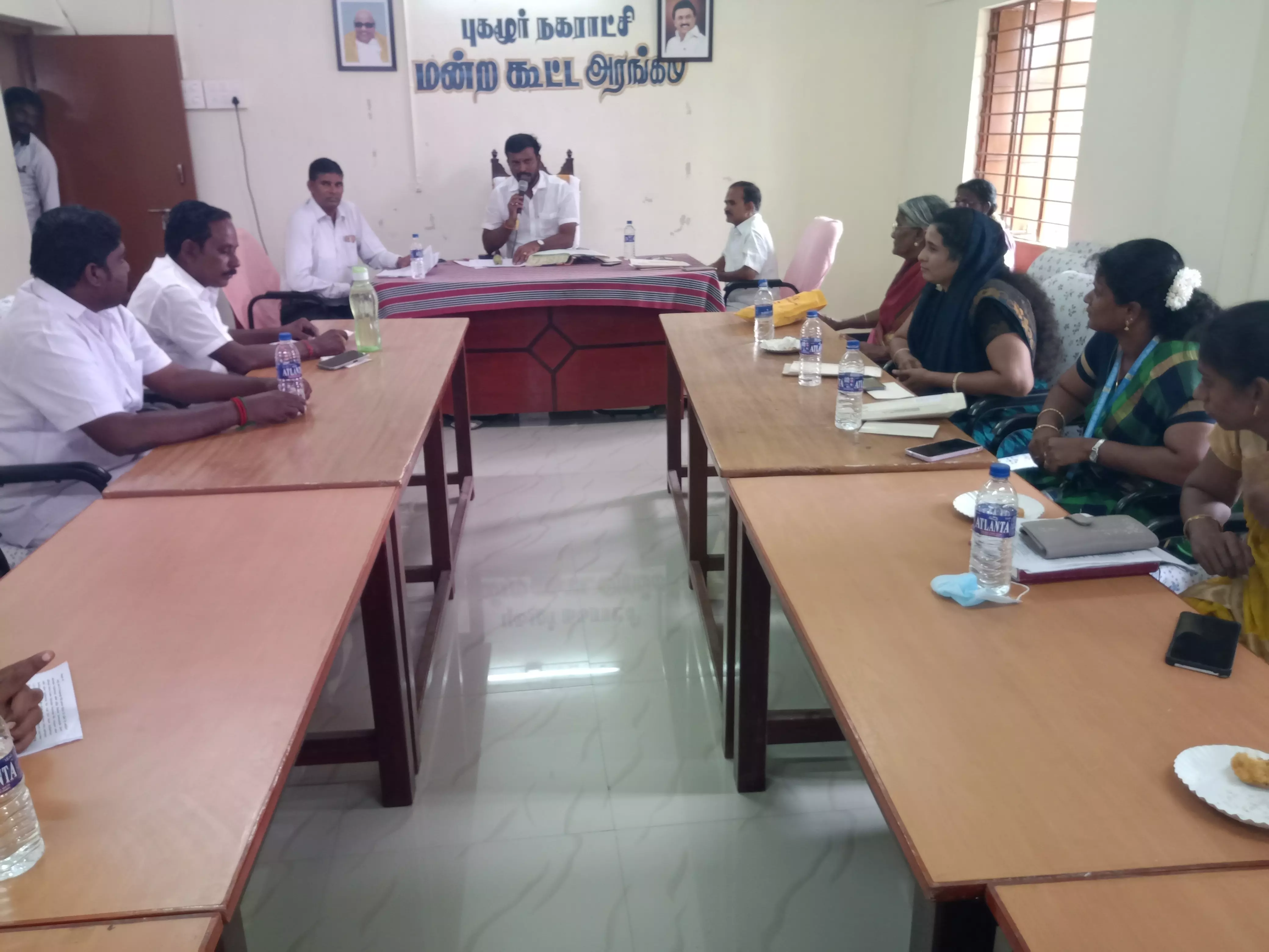 புகழூர் நகராட்சி கூட்டத்தில் 84 தீர்மானங்கள் நிறைவேற்றம் புகழூர் நகராட்சி கூட்டத்தில் 84 தீர்மானங்கள் நிறைவேற்றம்