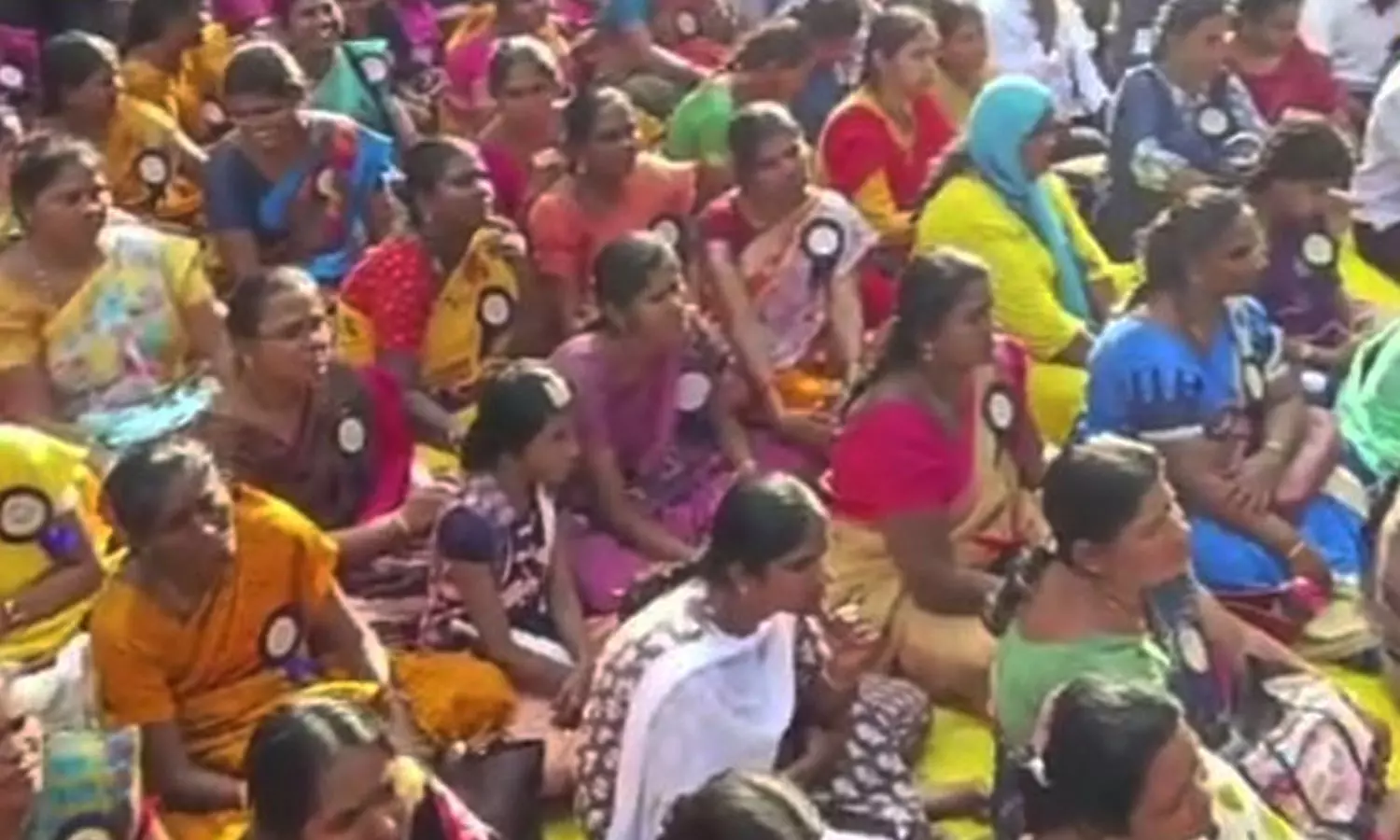 பேச்சுவார்த்தை தோல்வி.. போராட்டம் தொடரும் என ஆசிரியர் சங்கம் அறிவிப்பு பேச்சுவார்த்தை தோல்வி.. போராட்டம் தொடரும் என ஆசிரியர் சங்கம் அறிவிப்பு