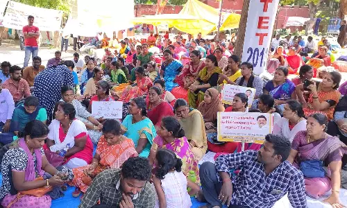 நுங்கம்பாக்கம் டி.பி.ஐ. வளாகம் போராட்டகளமாக மாறியது: ஆசிரியர்கள் போராட்டம் 8-வது நாளாக நீடிப்பு