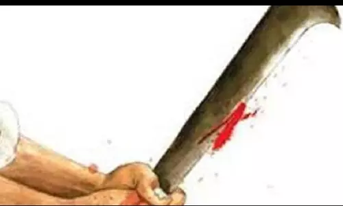 இரு தரப்பினர் மோதல்; 9 பேருக்கு அரிவாள் வெட்டு