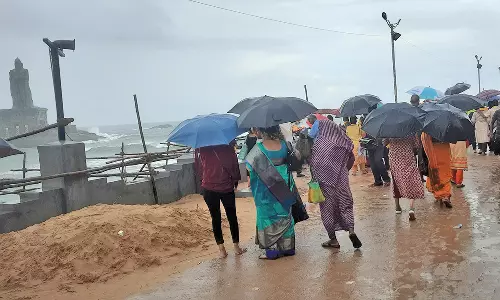 சூரியன் உதயமாகும் காட்சியை காண முடியாமல் சுற்றுலா பயணிகள் ஏமாற்றம்