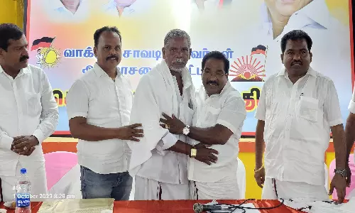 குமரி கிழக்கு மாவட்டத்தில் தி.மு.க. வாக்குச்சாவடி முகவர்கள் பணியில் சிறப்பாக செயல்பட்டவருக்கு பரிசு