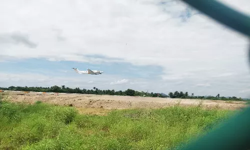 வேலூர் விமான நிலையத்தில் விமானத்தை இயக்கி சோதனை