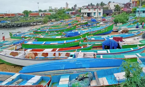 குமரி மாவட்டத்தில் தொடர் மழையால் மீனவர்கள் கடலுக்கு செல்லவில்லை