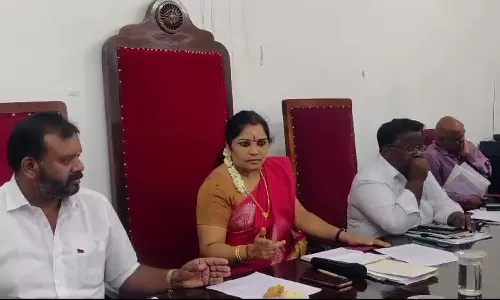 ஊட்டியில் தெருநாய் தொல்லைகளை கட்டுப்படுத்த நடவடிக்கை எடுக்க வேண்டும்