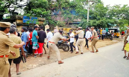 நாகர்கோவிலில் இன்று பட்டா கேட்டு போராட்டம் நடத்திய பொதுமக்கள் மீது போலீஸ் தடியடி