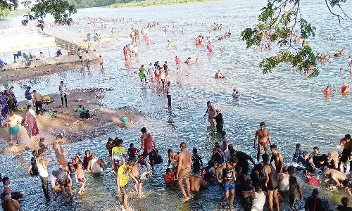 கல்லணையில் குவிந்த மக்கள் கூட்டம்