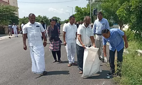 தருமபுரி ஒருங்கிணைந்த நீதிமன்ற வளாகத்தில் தூய்மை பணிமுதன்மை மாவட்ட நீதிபதி தொடங்கி வைத்தார்