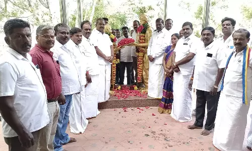 தருமபுரி மாவட்டத்திற்கு 59-வது பிறந்த நாள் விழா அதியமான் அவ்வை சிலைகளுக்கு மாலை அணிவித்து கொண்டாடிய ஜி.கே.மணி