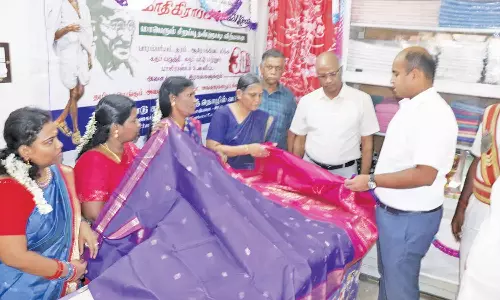 தஞ்சை காதி கிராப்டில் கதர் சிறப்பு தள்ளுபடி விற்பனை