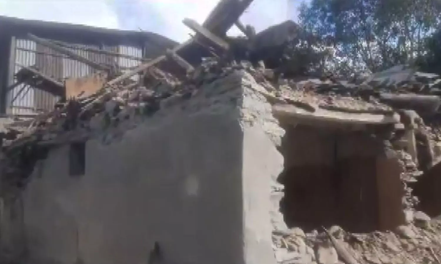 அடுத்தடுத்து மூன்று முறை.. தொடர் நிலநடுக்கத்தால் திணறிய நேபாளம்- 5 பேர் மருத்துவமனையில் அனுமதி